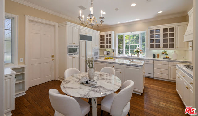 5404 Topeka Drive, Tarzana CA: https://media.crmls.org/mediaz/4eb7ad79-1ebd-4d55-834c-4bc40d57d9e9.jpg