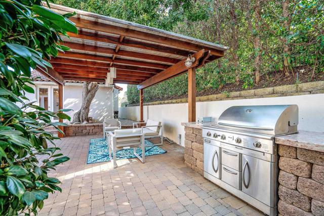 1865 Soledad Ave, La Jolla CA: https://media.crmls.org/mediaz/4eb7dc3b-9ef6-4efd-9ba9-bb9147a2cb08.jpg