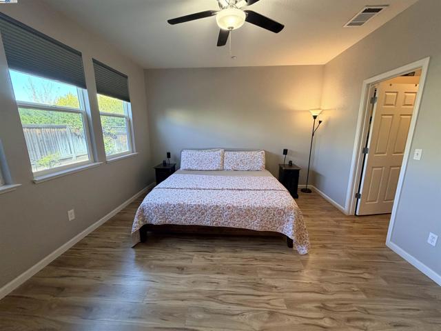 1611 Marina, Brentwood CA: https://media.crmls.org/mediaz/4eb84449-52d3-44b4-905b-be6ae7da7708.jpg