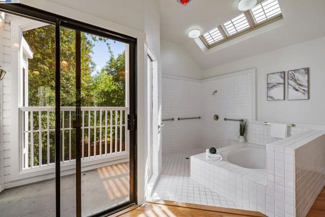 2394 Ironwood Pl, Alamo CA: https://media.crmls.org/mediaz/4eb88dd1-d881-4dcb-a806-674b80acffa8.jpg