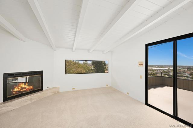 2195 Hayden Way, San Diego CA: https://media.crmls.org/mediaz/4eb89afa-ff74-406c-aaa2-5a9d132fbc67.jpg