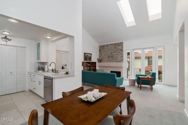 2206 Martinique Lane, Oxnard CA: https://media.crmls.org/mediaz/4eb89fb2-f1f4-4463-b2b3-89ef887f1195.jpg
