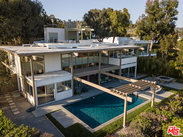 9892 BEVERLY GROVE Drive, Beverly Hills CA: https://media.crmls.org/mediaz/4eb94340-3f86-4ec3-bb1f-8e9ce1dbc047.jpg