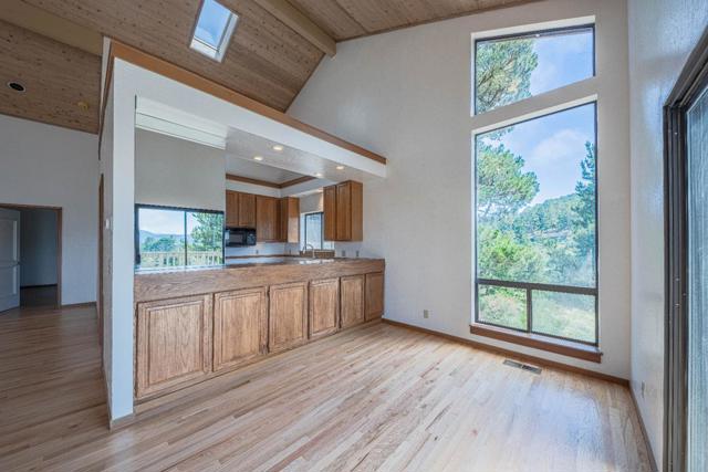 3587 Eastfield Court, Carmel CA: https://media.crmls.org/mediaz/4eb96c46-1020-43f0-a6a5-f9a9b6064a42.jpg