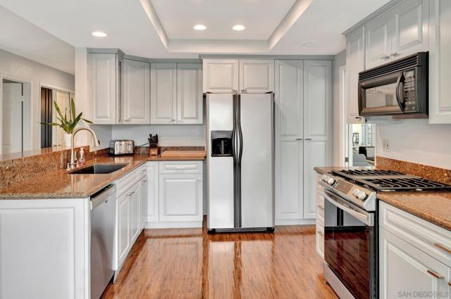 1976 Vineyard Ave, Vista CA: https://media.crmls.org/mediaz/4eb99269-e895-4e25-9ccc-bf5020942256.jpg