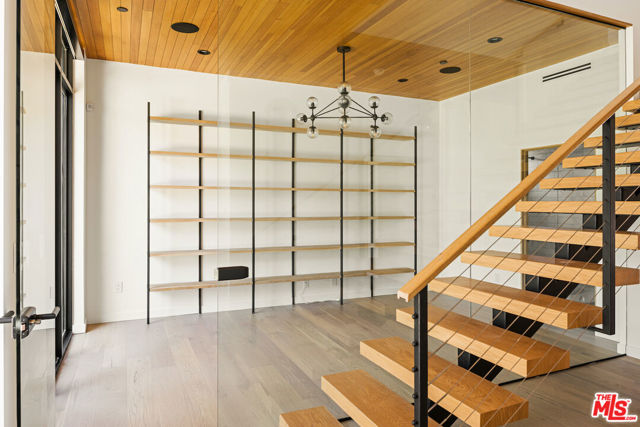 436 N Plymouth Boulevard, Los Angeles CA: https://media.crmls.org/mediaz/4eb9b12a-1bbe-46ee-967b-1caca542707d.jpg