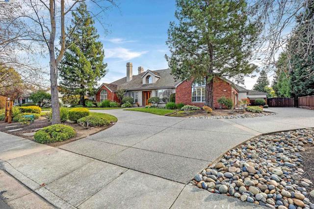 2215 Chardonnay Way, Livermore CA: https://media.crmls.org/mediaz/4eb9c9fa-f51c-45c8-91b4-7a0ff70ff5d2.jpg