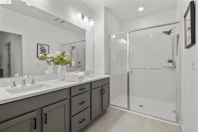 2818 Fifth Street, Alameda CA: https://media.crmls.org/mediaz/4eba0cf3-8119-40af-b554-fc671da7071d.jpg