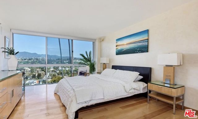 201 Ocean Avenue, Santa Monica CA: https://media.crmls.org/mediaz/4ebaf6cb-6e33-4fb1-a4fc-bd14a1d1c962.jpg