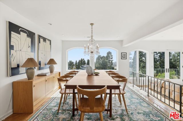 1284 Lago Vista Drive, Beverly Hills CA: https://media.crmls.org/mediaz/4ebb13df-4000-4373-849d-56f547411b47.jpg