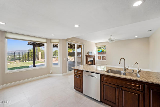 1347 La Culebra Circle, Camarillo CA: https://media.crmls.org/mediaz/4ebb16a4-13dc-4a51-b0da-5a1f700bf468.jpg