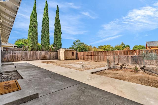 471 Rose St, Livermore CA: https://media.crmls.org/mediaz/4ebb2228-6a42-4ca5-8ea3-54c68ba399ed.jpg
