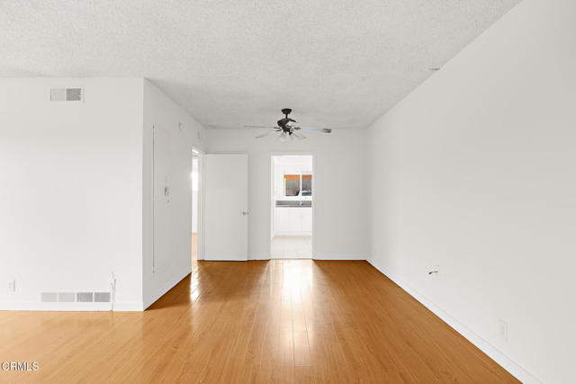 Detail Gallery Image 17 of 29 For 210 S Catalina Ave, Pasadena,  CA 91106 - – Beds | – Baths