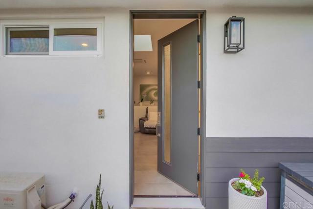 5380 Los Robles Drive, Carlsbad CA: https://media.crmls.org/mediaz/4ebc0040-6739-489b-8604-dcf66e83fd56.jpg