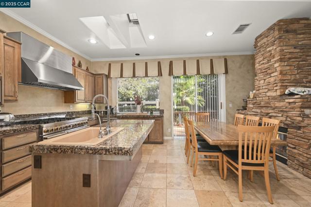 1105 Peacock Creek Dr, Clayton CA: https://media.crmls.org/mediaz/4ebcb358-e8c6-4b3a-94ac-4d84e7cd07e7.jpg