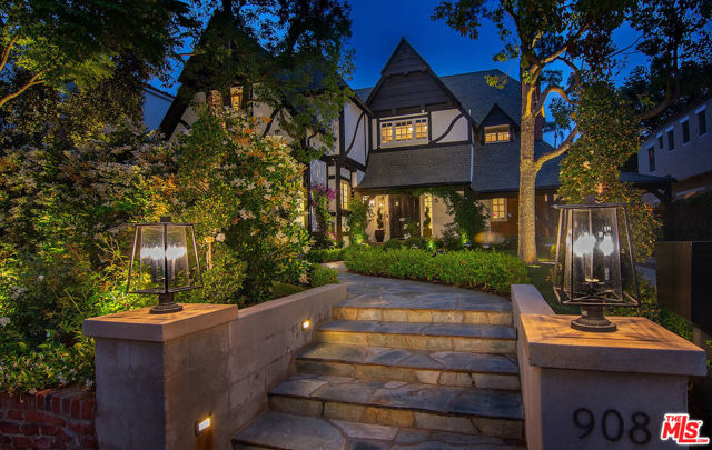908 Malcolm Avenue, Los Angeles CA: https://media.crmls.org/mediaz/4ebd6c44-5422-4957-97b2-da07c7a75d04.jpg