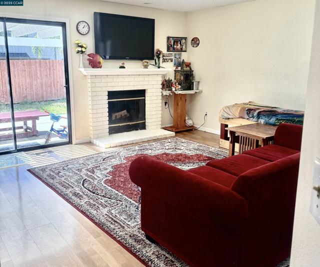 425 Sandy Hill Ct, Antioch CA: https://media.crmls.org/mediaz/4ebdc439-639c-4fe6-8d9d-0d0526397c5d.jpg