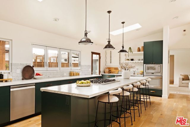 3019 Surry Street, Los Angeles CA: https://media.crmls.org/mediaz/4ebe0649-b69a-473b-999f-34829ce5e0af.jpg