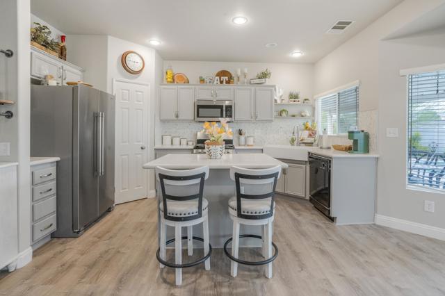 Image 6 of 27 For 64279 Eagle Mountain Avenue