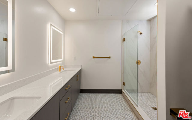 118 N Orlando Avenue, Los Angeles CA: https://media.crmls.org/mediaz/4ebe9a1d-74ab-4e3c-aeae-b2944de6950e.jpg