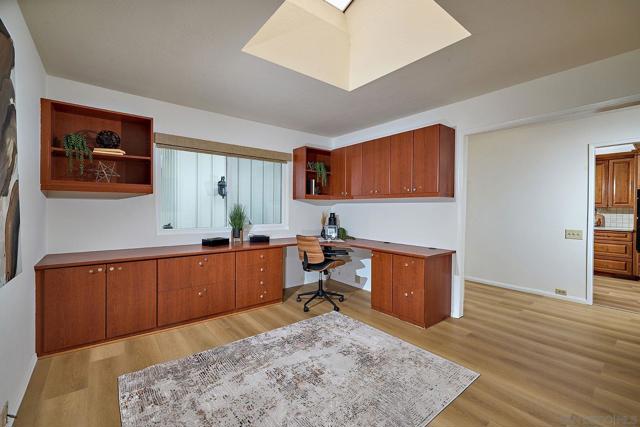 2162 Caminito Circulo Sur, La Jolla CA: https://media.crmls.org/mediaz/4ebeb84a-e0c4-4dd4-92f4-e4e71df5b3ae.jpg