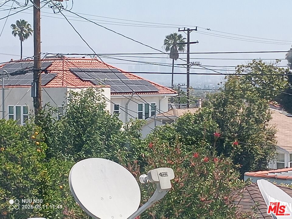 https://media.crmls.org/mediaz/4ebeda86-e0d1-4b93-9020-395f2c5d8a81.jpg?preset=X-Large