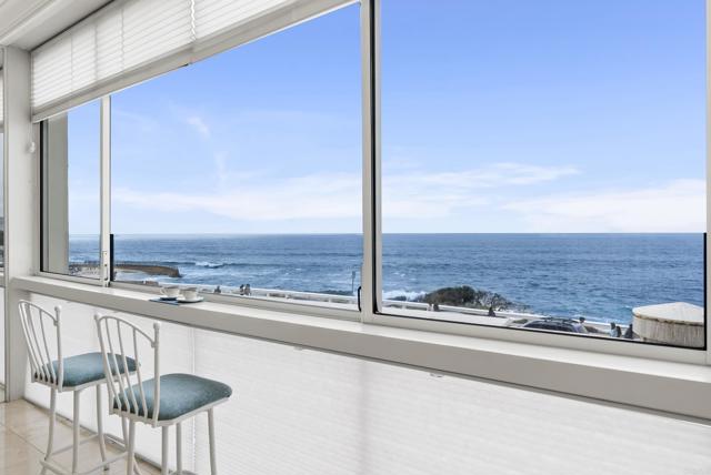939 Coast Boulevard, La Jolla CA: https://media.crmls.org/mediaz/4ebee153-8a90-4179-a466-70f120a43d86.jpg