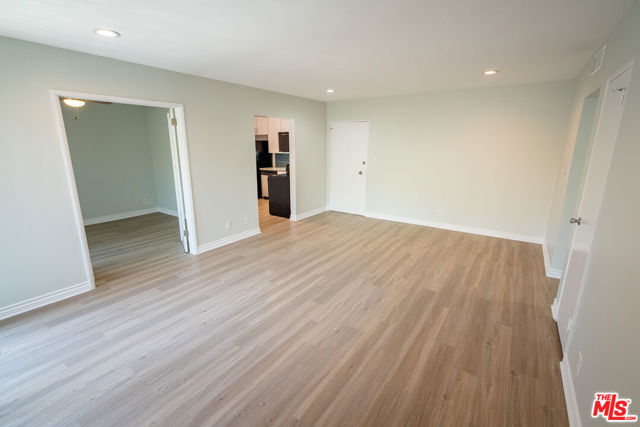 123 California Avenue, Santa Monica CA: https://media.crmls.org/mediaz/4ebf02cd-d43d-44c4-b369-6d0c546c1d60.jpg