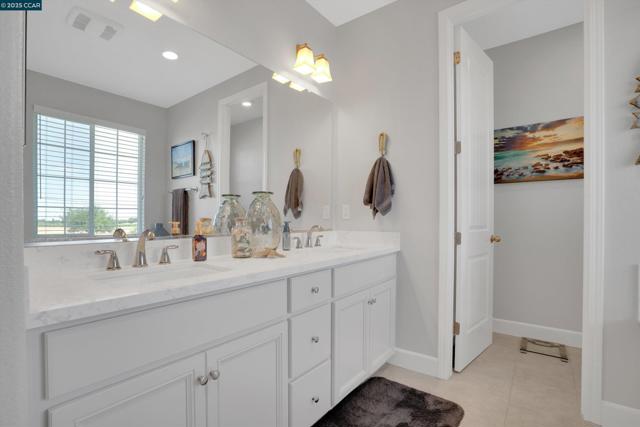 38 Pato Ct, Oakley CA: https://media.crmls.org/mediaz/4ebff799-b98a-45fc-bed7-2e966e2b4031.jpg