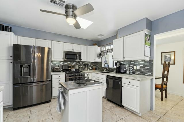 37369 Bankside Drive, Cathedral City CA: https://media.crmls.org/mediaz/4ec07149-73a1-4c55-bb02-a36c2a25931c.jpg