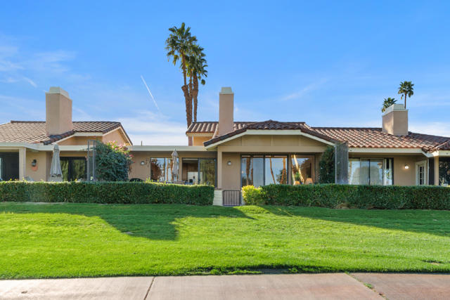 240 Santa Barbara Circle, Palm Desert CA: https://media.crmls.org/mediaz/4ec10dfb-c45e-4f90-8c21-a07e66b252dc.jpg