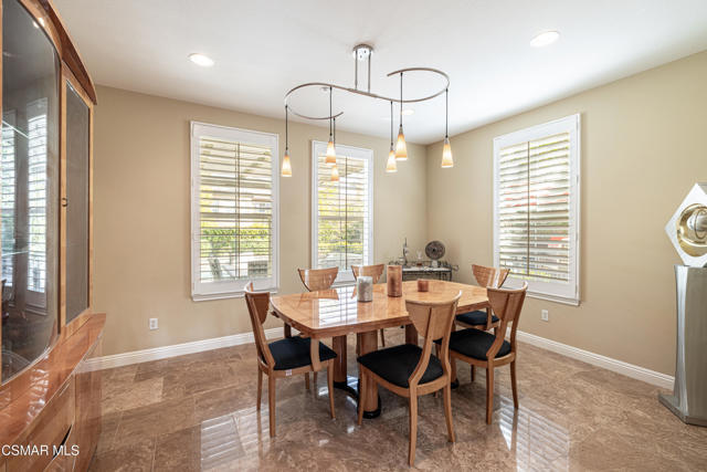 4024 Eagle Flight Drive, Simi Valley CA: https://media.crmls.org/mediaz/4ec13f2d-1312-43e4-b689-e22f6009bb0a.jpg