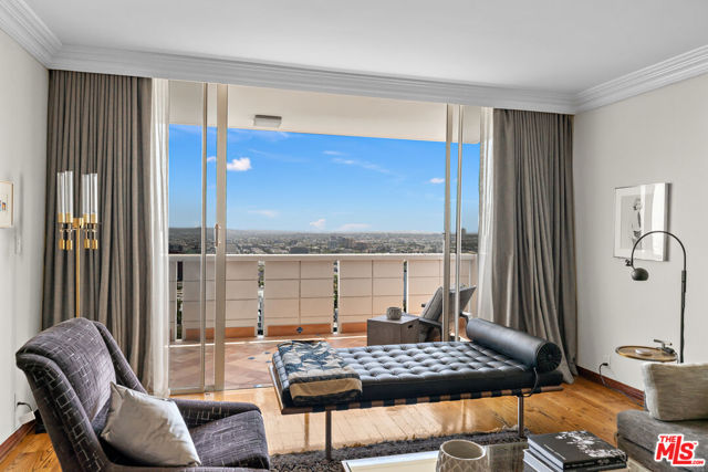8787 Shoreham Drive, West Hollywood CA: https://media.crmls.org/mediaz/4ec1565e-cb9e-4bd1-bd9b-3a51f7364e81.jpg