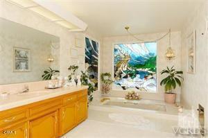 Detail Gallery Image 7 of 10 For 10560 Henderson Rd, Ventura,  CA 93004 - 3 Beds | 4 Baths