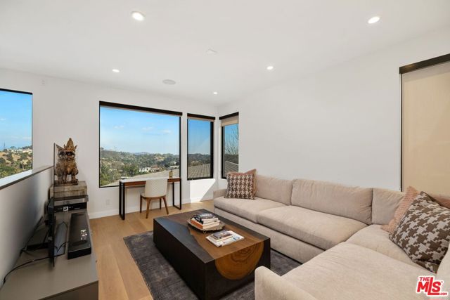 8545 Charl Lane, Los Angeles CA: https://media.crmls.org/mediaz/4ec2461d-a99a-484e-a861-5e3a9b03f2f5.jpg