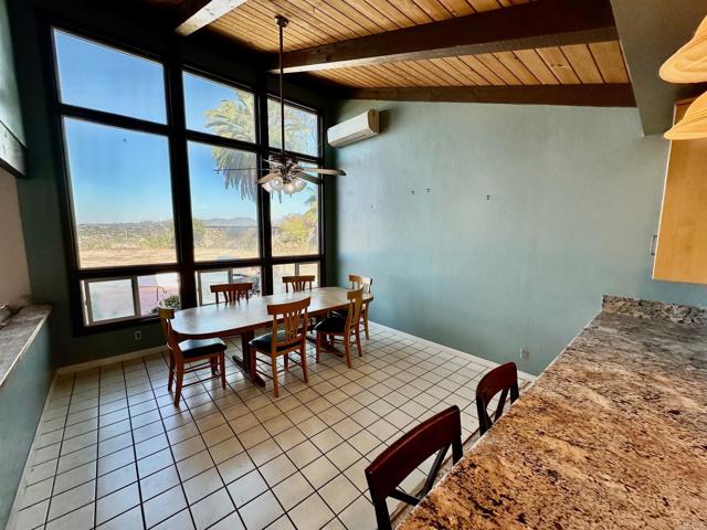 Detail Gallery Image 4 of 55 For 880 Crest View Rd, Vista,  CA 92081 - 4 Beds | 2/2 Baths