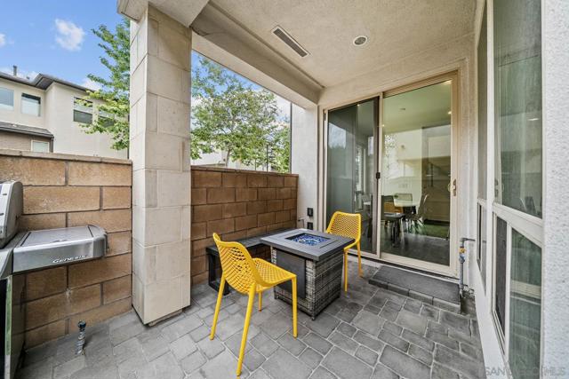 2335 Aperture Circle, San Diego CA: https://media.crmls.org/mediaz/4ec2d457-84e2-42c3-be25-39957be06728.jpg