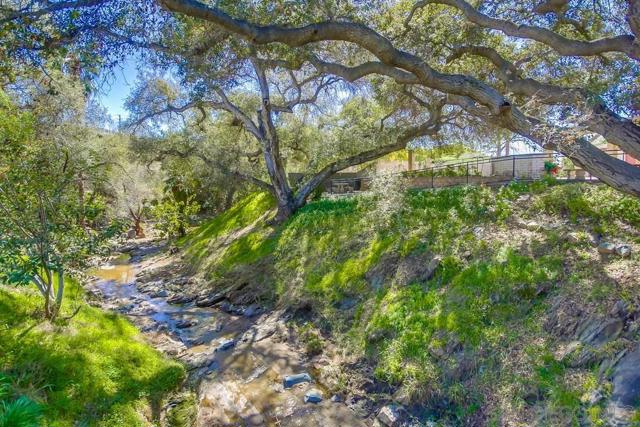14215 Pecan Park Ln, El Cajon CA: https://media.crmls.org/mediaz/4ec31c85-5dd4-4641-96e5-d082652b65f4.jpg