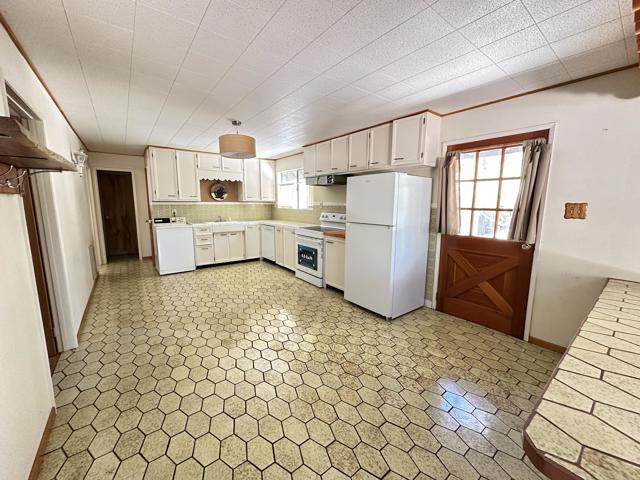 53430 Sherman Drive, Idyllwild CA: https://media.crmls.org/mediaz/4ec3711f-57db-4c1b-b8b7-cd0143df7535.jpg