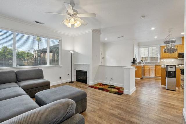 1650 Mimosa Street, Hollister CA: https://media.crmls.org/mediaz/4ec37644-530b-4f43-a40f-213436e32ced.jpg