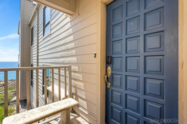 270 Surfview Ct, Del Mar CA: https://media.crmls.org/mediaz/4ec38498-7114-40b2-b836-c6357f58e322.jpg