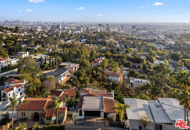 6420 Quebec Drive, Los Angeles CA: https://media.crmls.org/mediaz/4ec39f65-5bb4-483b-a8f8-2ccdbed65e34.jpg
