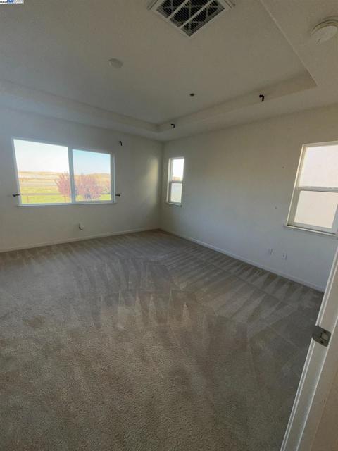 2746 Gracie Pl, Fairfield CA: https://media.crmls.org/mediaz/4ec434bd-9cba-4de1-8336-cf020372303b.jpg
