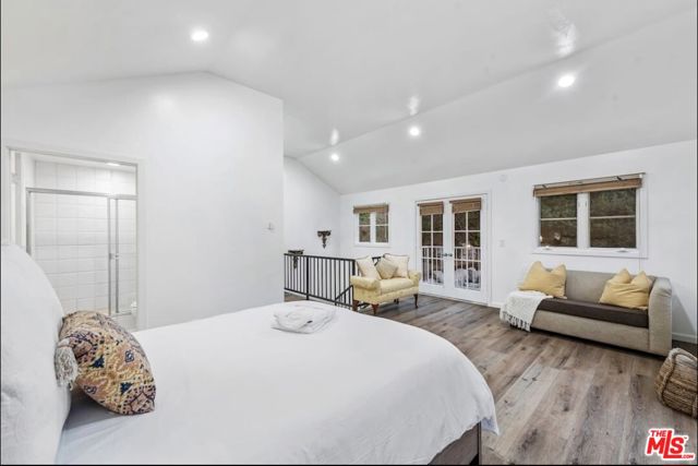 1174 Coldwater Canyon Drive, Beverly Hills CA: https://media.crmls.org/mediaz/4ec4e61e-24e9-49e1-851a-8522e3634956.jpg