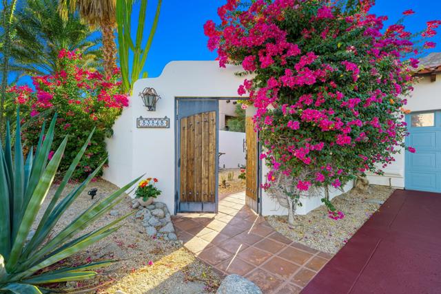 53845 Avenida Cortez, La Quinta CA: https://media.crmls.org/mediaz/4ec4f5a4-ce4f-4e7c-b1fb-283d086cf964.jpg