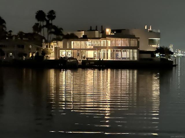 1 The Point, Coronado CA: https://media.crmls.org/mediaz/4ec51613-6d15-4c7f-b530-33fb4e27ec47.jpg