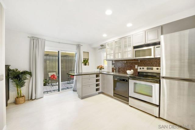 Image 4 of 26 For 2772 Ariane Dr  70