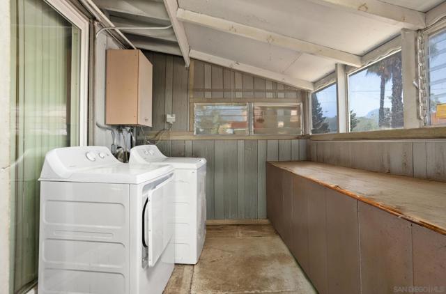 252 Santa Clara Dr, Vista CA: https://media.crmls.org/mediaz/4ec6bf94-b2ea-4fa1-893c-f34d71d7ce18.jpg