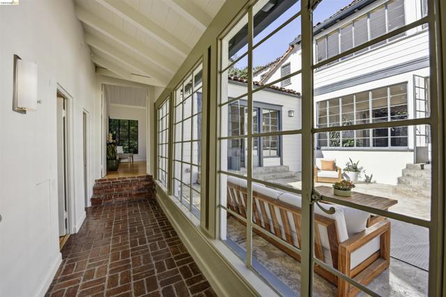 44 Highgate Rd, Kensington CA: https://media.crmls.org/mediaz/4ec6eef7-a7c8-4cfb-a314-280d56170672.jpg