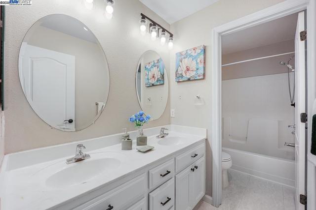 2744 Redbridge Rd, Tracy CA: https://media.crmls.org/mediaz/4ec7057c-af11-44ef-a54c-1b81afe78e8f.jpg